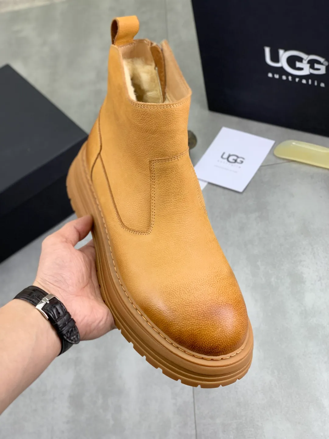 Men's men's shoes 💰P660 New arrival 🆕🆕🆕 IUGGI Men's British retro Martin boots Winter new men's outdoor hiking boots First layer of cowhide on the outside and wool on the inside Comfortable and warm Rubber sole sole Non-slip and firm Trendy and fashionable Casual and versatile Size: 38-44 (45 customized) Color: three colors
